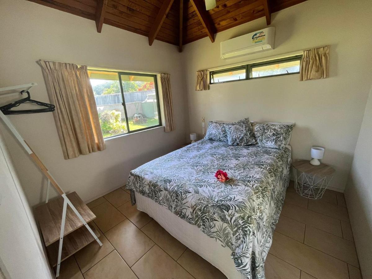 Paparei Beachfront Bungalows, Aitutaki アルタンガ エクステリア 写真